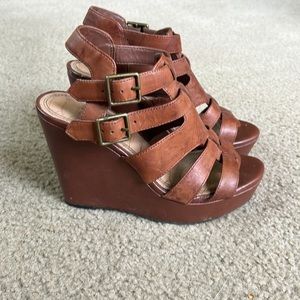 Gianni Bini brown leather 4 inch wedges
